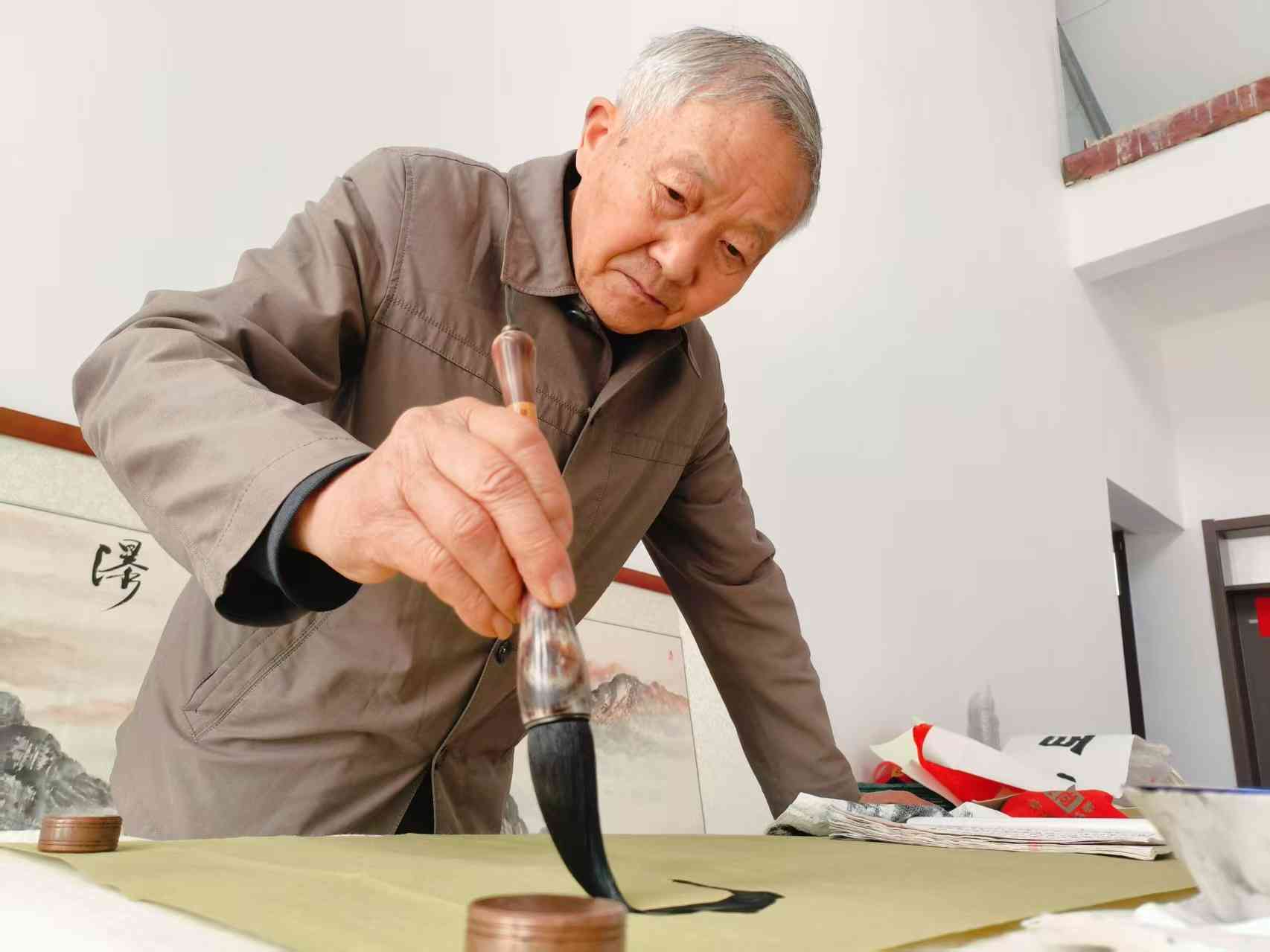 著名书法家叶智平到涡阳送字下乡